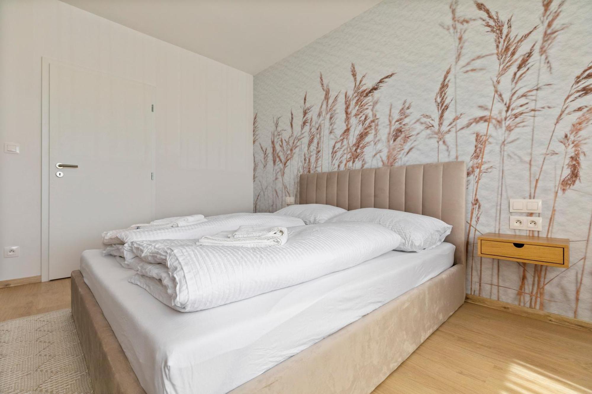 Boho Apt W Jacuzzi, Grill & Garden Модра Екстериор снимка